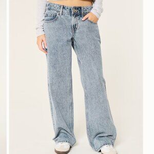 Hollister Low-Rise Medium Wash Baggy Jeans
